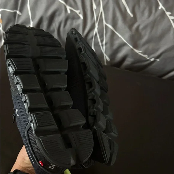 On Running Black Athletic Shoes - Picture 4 of 8